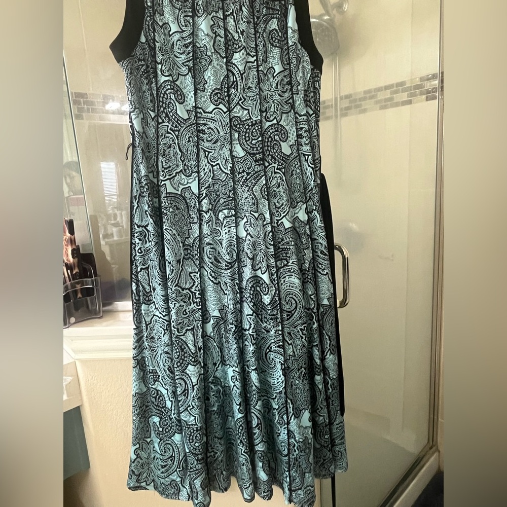 Elegant Paisley Midi Dress in Black and Blue